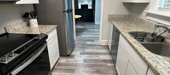 Entire House- 3 bedrooms in charming Cayce Close to downtown and Ft. Jackson.