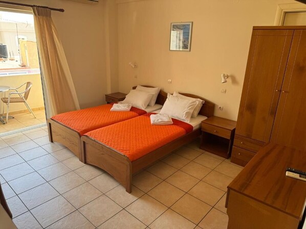 Classic Studio, Balcony - Michalis Studios & Apartments (Paleochora)