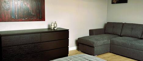 House | 4 bedrooms, individually furnished, bed sheets