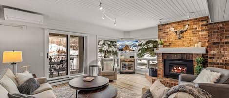 Smart TV, lareira, DVD player, aparelho de som