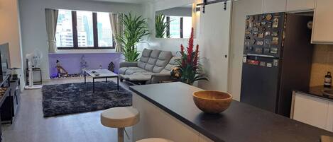 Appart'hÎtel, 1 chambre, accessible aux personnes à mobilité réduite, vue jardin | Salle de séjour