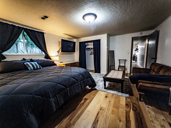 Room - Spacious Beaverton Hideaway With Bonus Room and Yard (Beaverton)