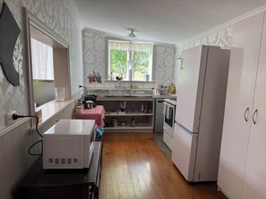 Private kitchen - The Cottage - Riversdale Beach (Riversdale Beach)