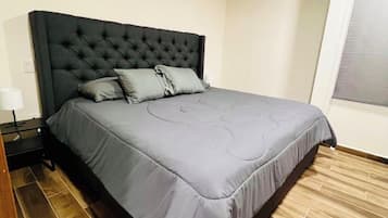 BĂŒgeleisen/BĂŒgelbrett, WLAN, BettwĂ€sche