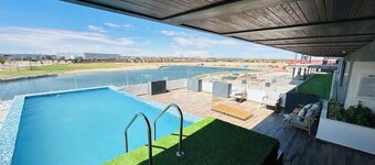Luxurious apartment, pool and beautiful view 7 min from Puente Int. Zaragoza