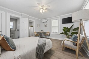 1 bedroom, travel cot, WiFi, bed sheets - Cozy Cottage Studio in Pensacola (Pensacola)
