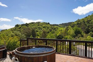 Bañera de hidromasaje al aire libre