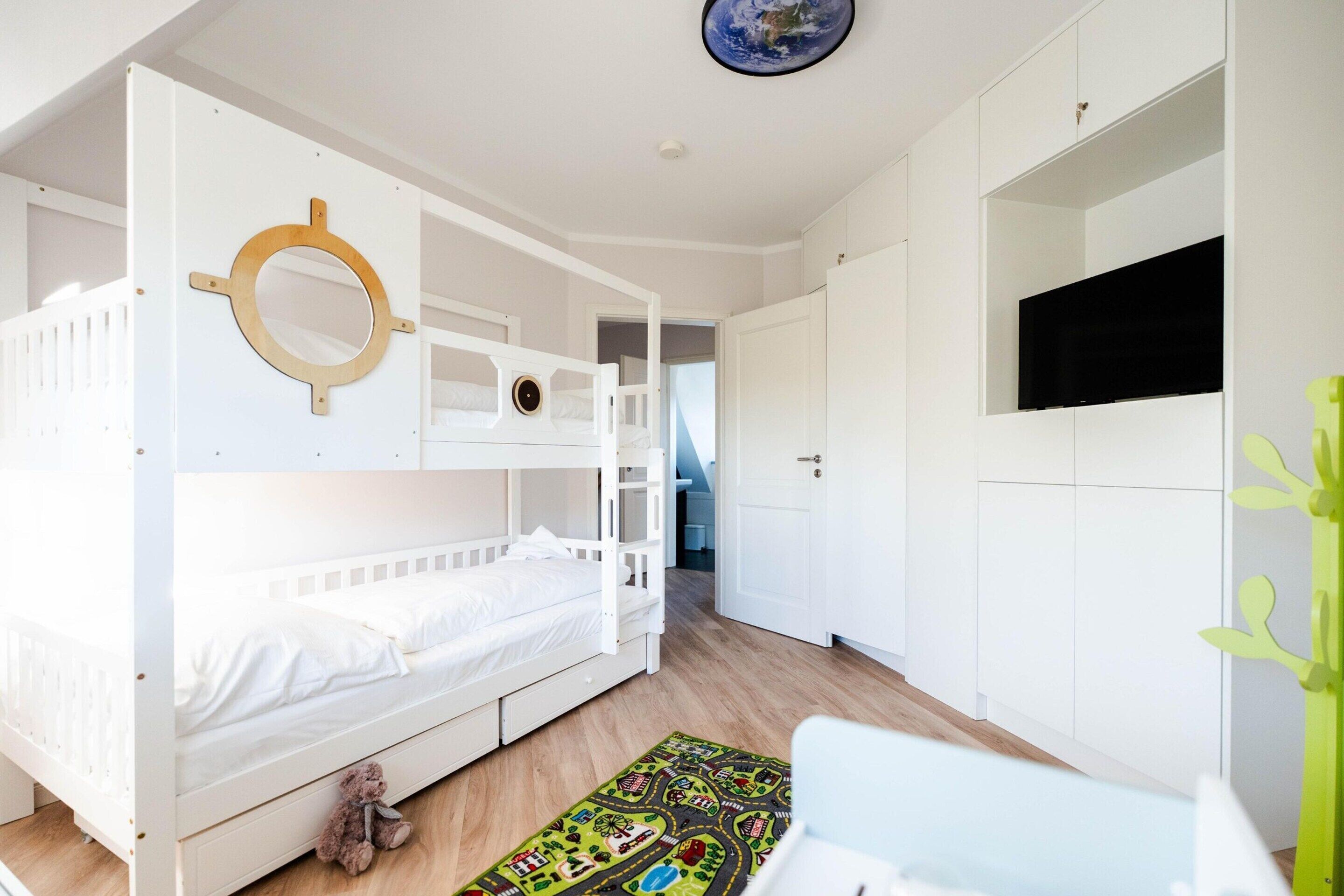 House | 3 bedrooms, individually furnished, iron/ironing board