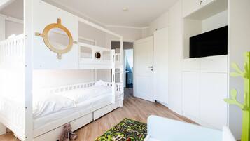 House | 3 bedrooms, individually furnished, iron/ironing board