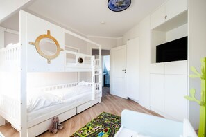 Talo | 3 makuuhuonetta, yksilöllisesti kalustettu, silitysrauta/-lauta