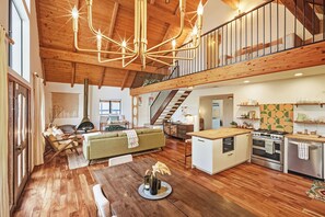 Interior - Close to Ski Slopes & Trails ~ Zoo ~ Hot Tub (Big Bear)