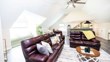 TV, fireplace