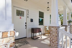Property grounds - The Starland Sweet House PINK (No Pets) (Savannah)