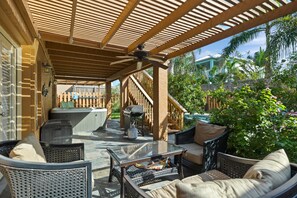 Outdoor dining - Bright Beach Haven w/ Pool, Hot Tub & Pet Friendly (South Padre Island)