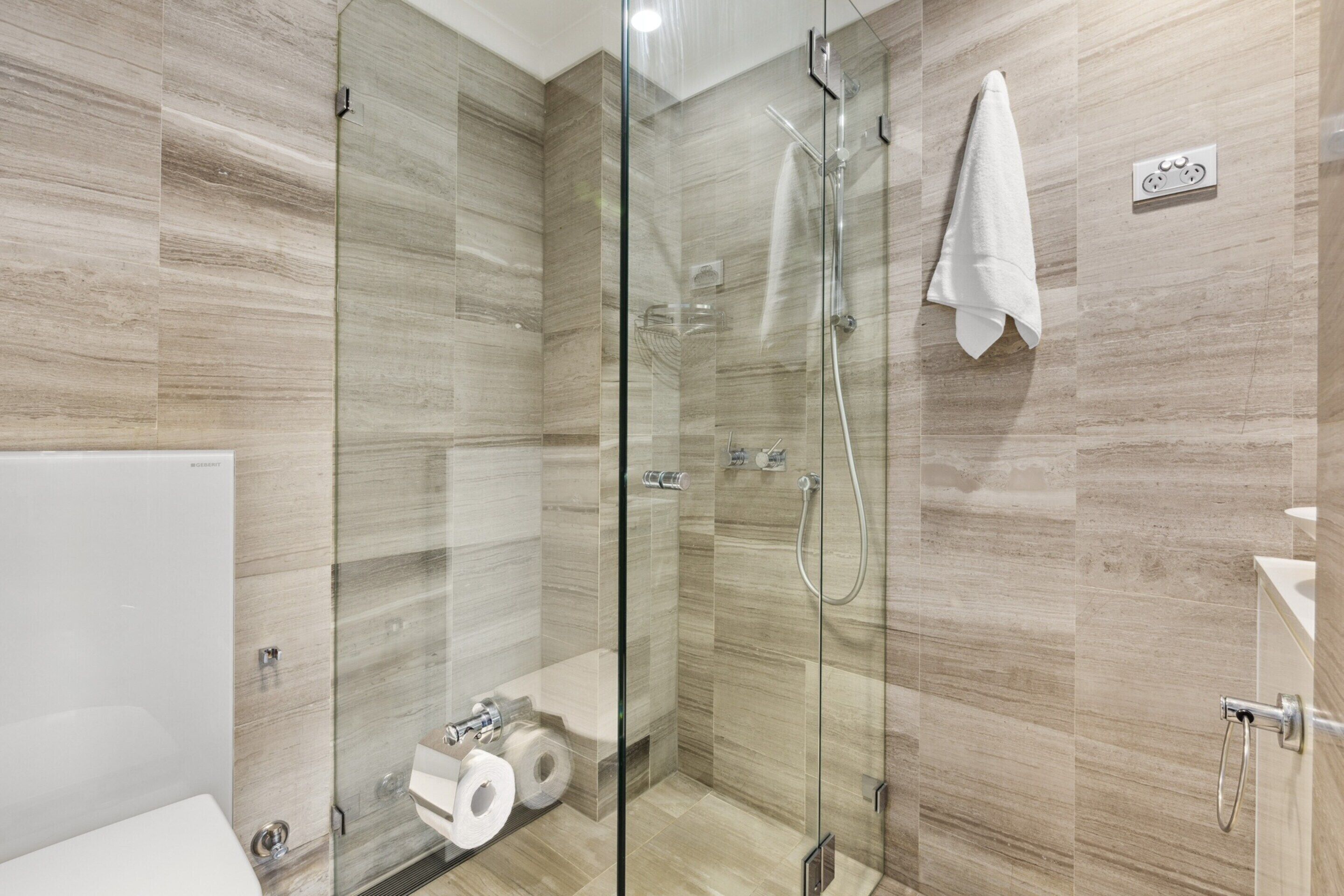 Apartment | Bathroom | Bathtub, hair dryer, towels, soap