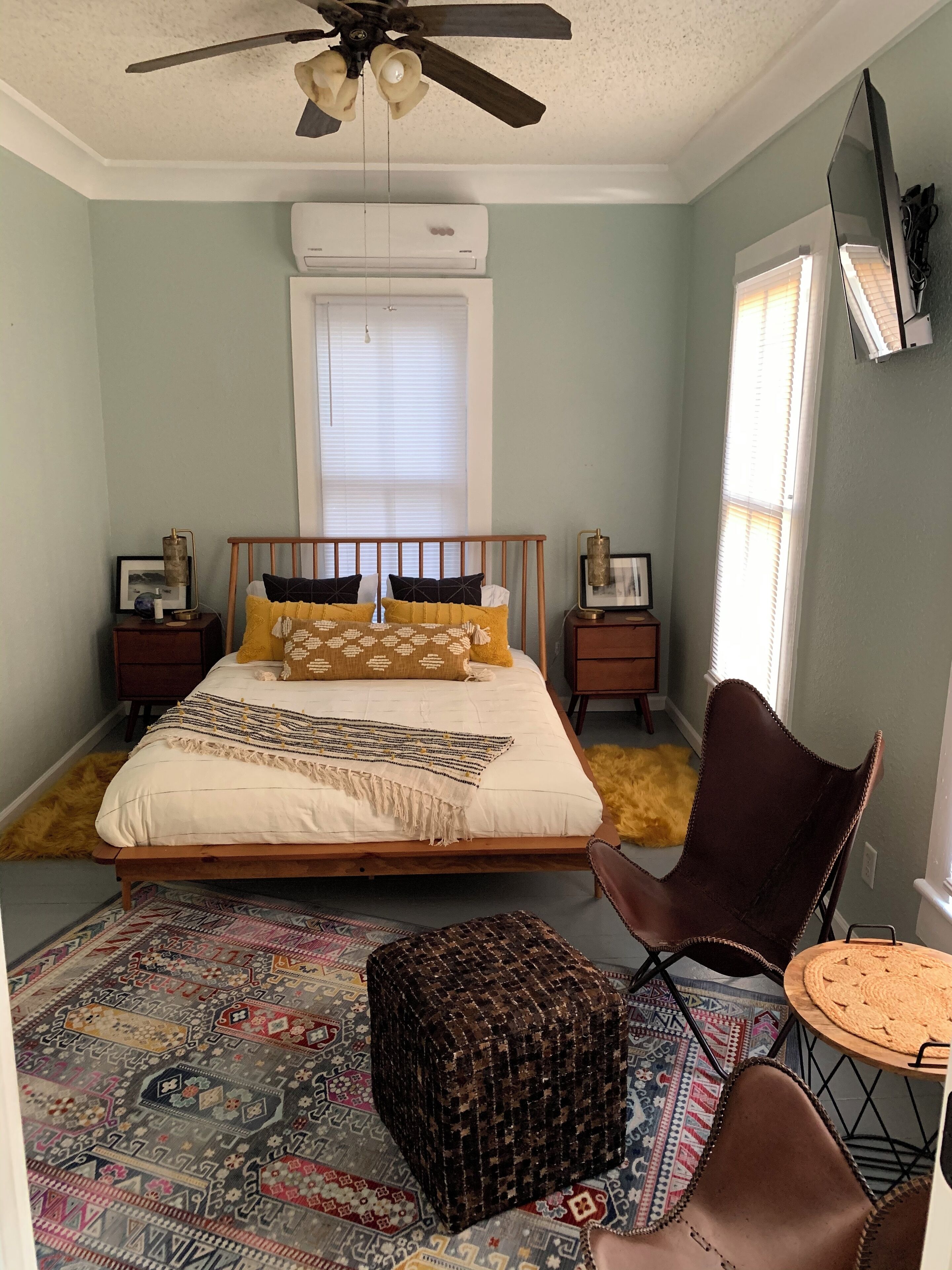 Iron/ironing board, WiFi, bed sheets