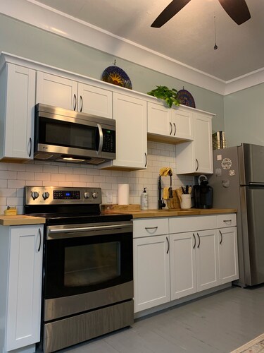 Adorable 1-bedroom apartment with AC in charming Brunswick