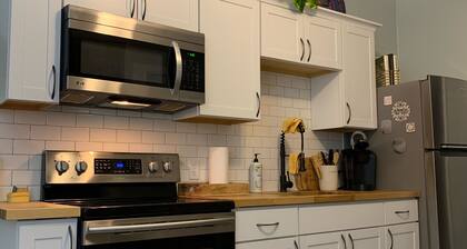 Adorable 1-bedroom apartment with AC in charming Brunswick