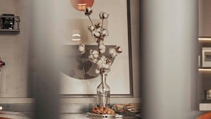 ห้องลักซ์ชัวรี่สตูดิโอสวีท, วิวเมือง | โต๊ะทำงาน, พื้นที่ทำงานแบบใช้แล็ปท็อป, ผ้าม่านกันแสง, ห้องเก็บเสียง