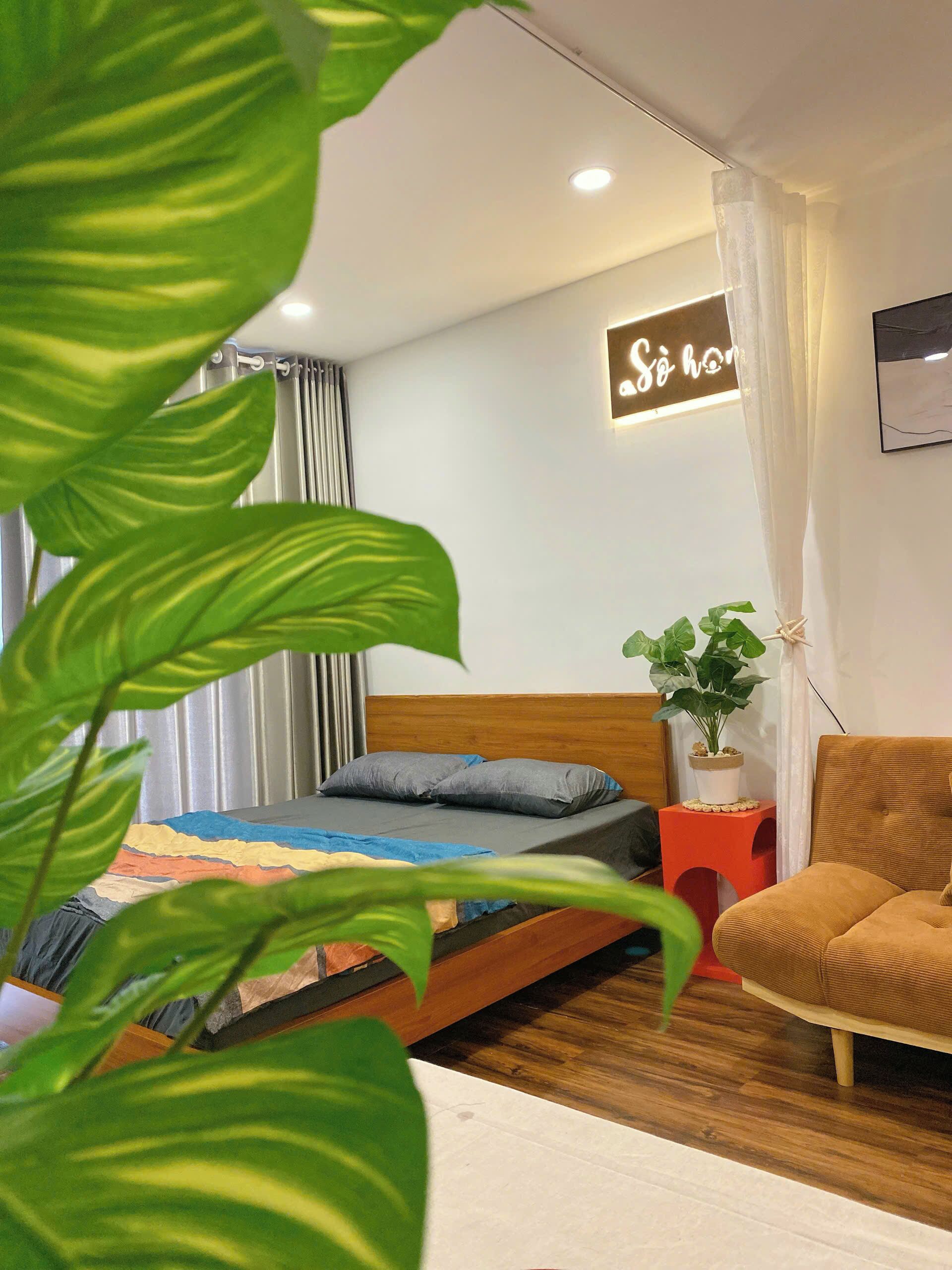 Classic Studio, City View | Desk, laptop workspace, blackout drapes, soundproofing