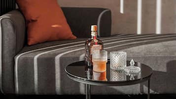 Suíte estúdio superluxo, vista para a cidade | Escrivaninha, espaço de trabalho para notebook, cortinas blackout