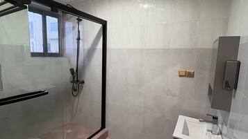 Apartment, Balkon | Badezimmer