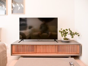 Interior - Modern Studio Steps from Sugamo Station (Toshima City)