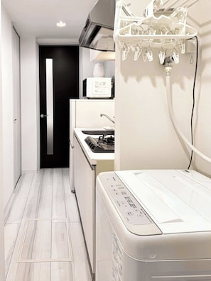 Fridge, microwave, stovetop, cookware/dishes/utensils