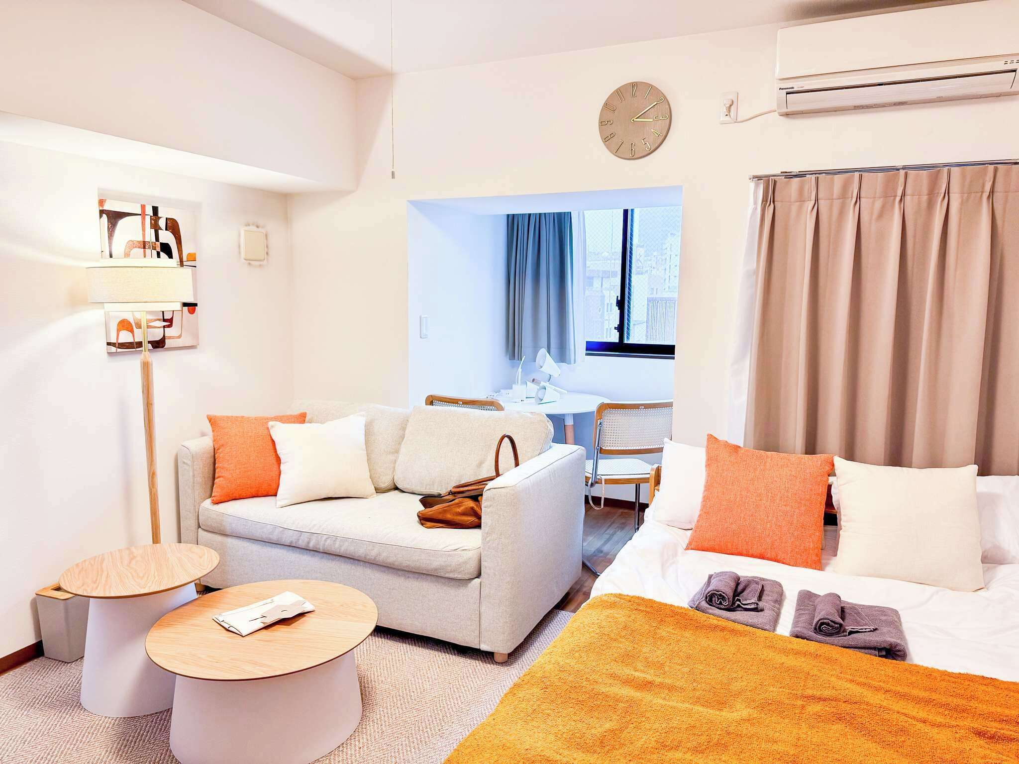 Desk, WiFi, bed sheets