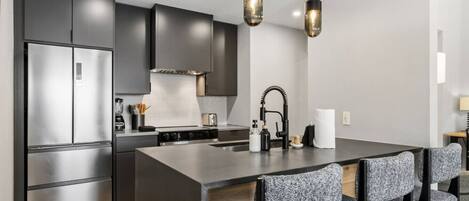 Fridge, microwave, oven, stovetop