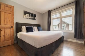 2 bedrooms, iron/ironing board, travel cot, free WiFi - Rocky Mountain Retreat-Mountain View! (Canmore)