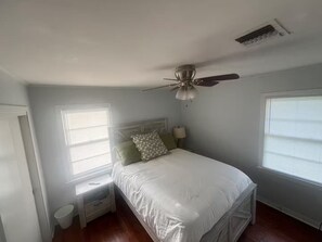 Iron/ironing board, WiFi, bed sheets - Minden cottage oasis (Minden)