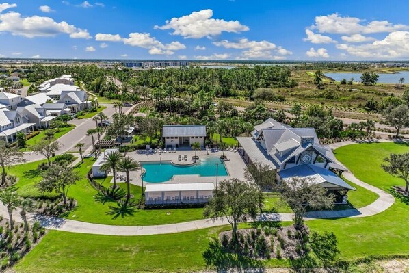 A large resort with multiple buildings, a central pool, and well-maintained lawns. - Golf Paradise 2bdrm/2bath condo @Babcock National (Punta Gorda)