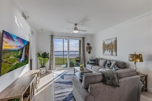 Televisie en een open haard