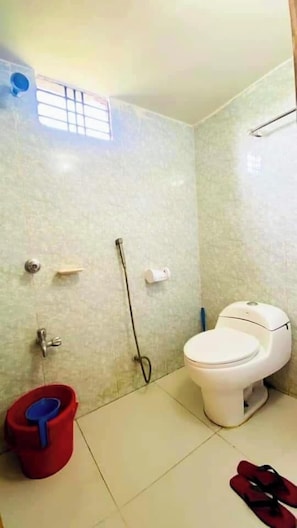 Bathtub, free toiletries, towels, soap - Heaven beach Resort Saint Martin (Saint Martin's Island)