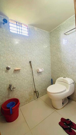 Deluxe Double Room, Balcony, Beach View | Bathroom | Bathtub, free toiletries, towels, soap