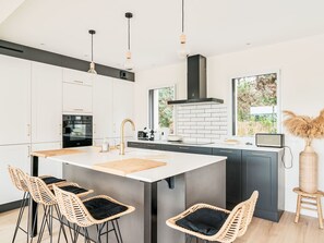 Fridge, microwave, dishwasher, cookware/dishes/utensils - Les Oyats by Interhome (Lancieux)
