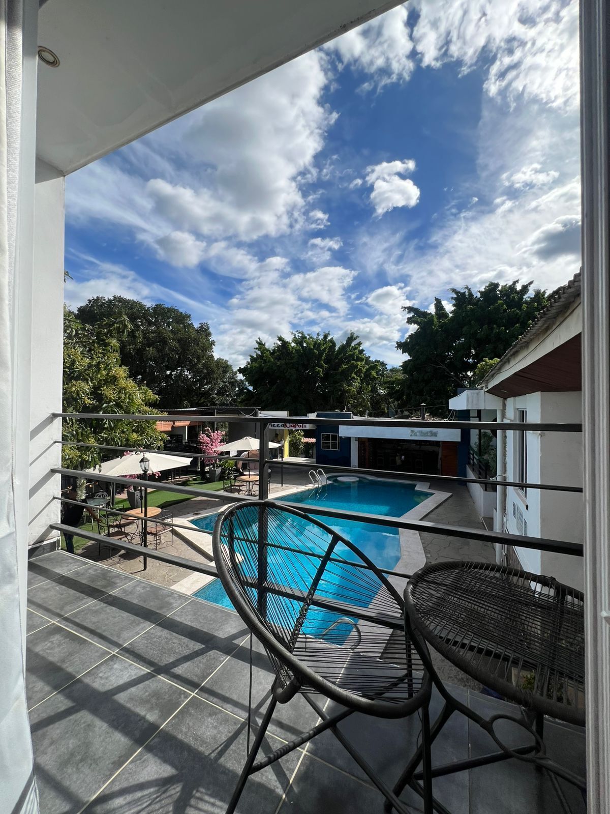 华丽双人房, 阳台, 泳池景观 | 露台