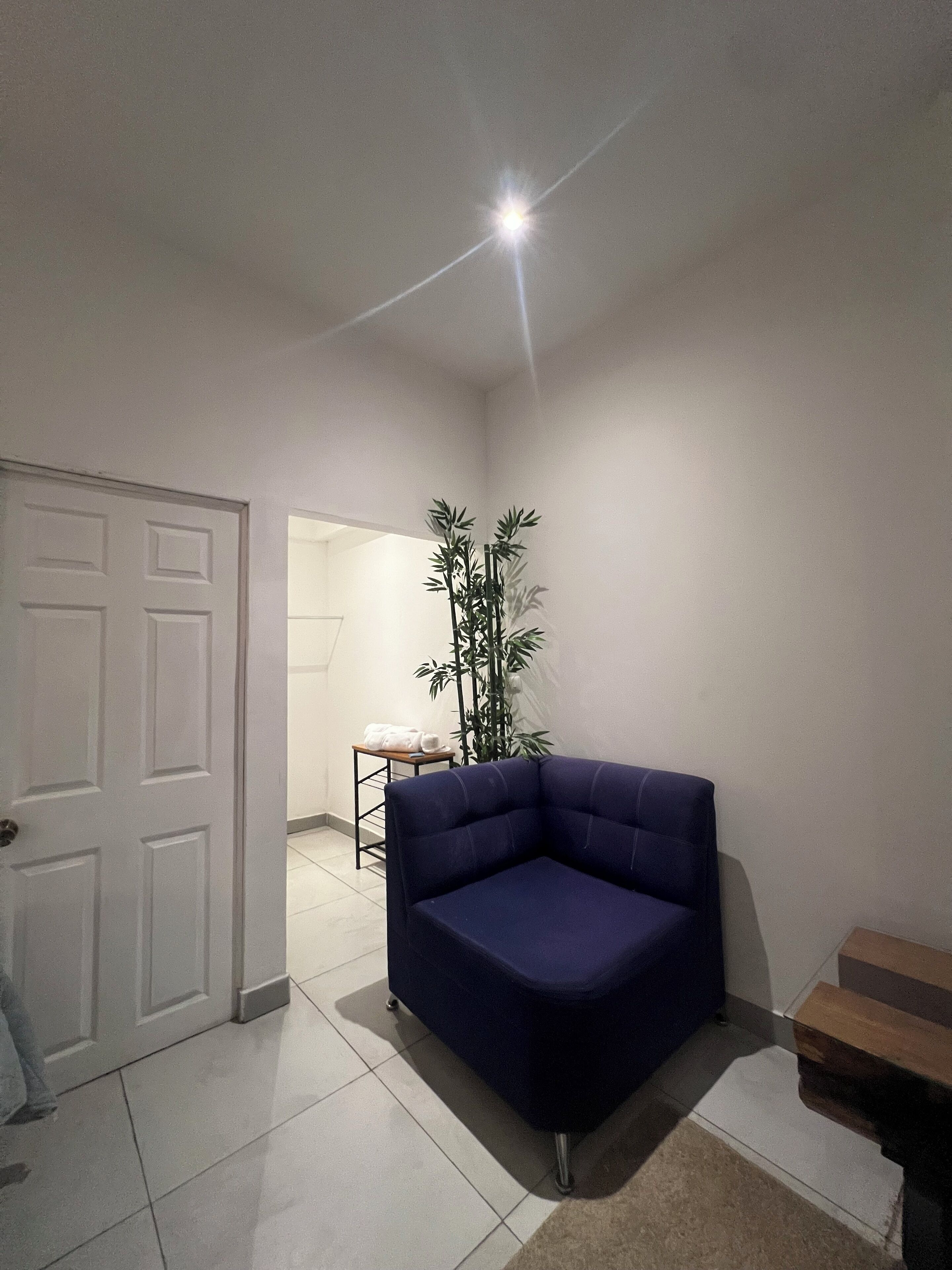 Neljän hengen deluxe-huone, parveke, näköala uima-altaalle | Tallelokero huoneessa, pimennysverhot, silitysrauta/-lauta