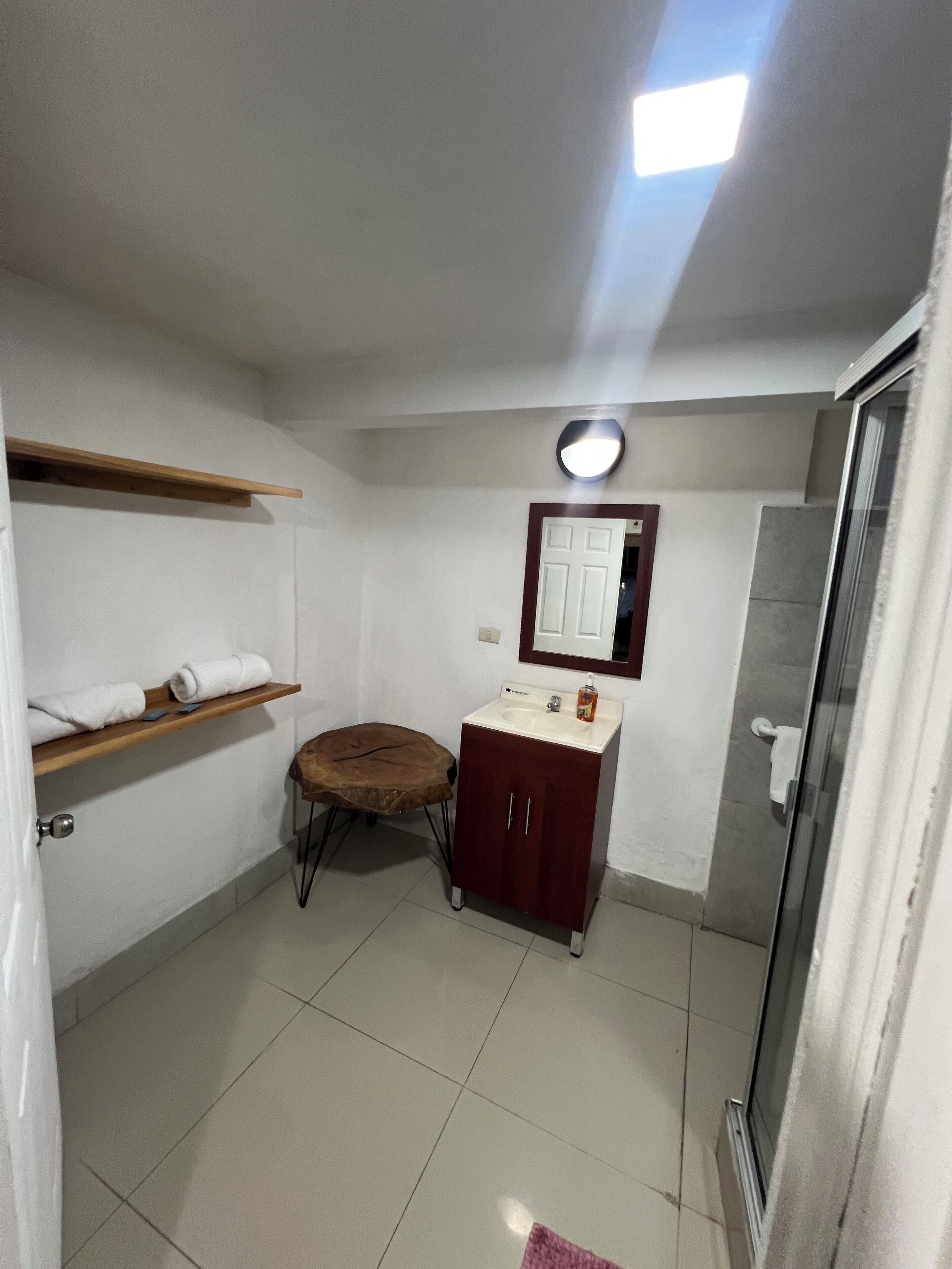 Deluxe Quadruple Room, Balcony, Garden View | Bathroom