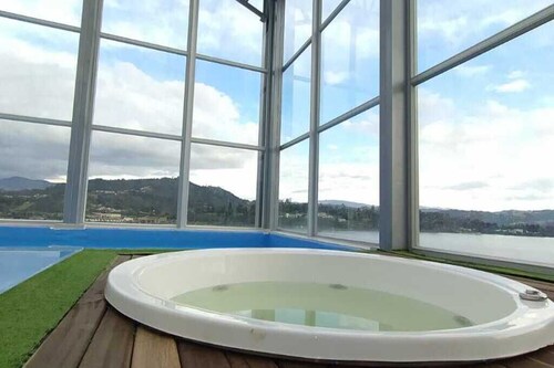 Relaxation and charm in Paipa, just minutes from the lake, in the heart of the tourist area.