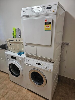 Interior - Big familly home in heart of Mittagong.Close to everything.Plenty of parking. (Mittagong)