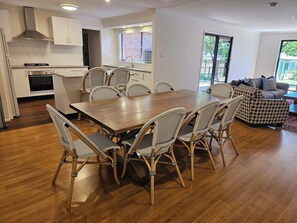 Dining - Big familly home in heart of Mittagong.Close to everything.Plenty of parking. (Mittagong)