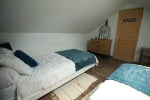 Työpöytä, silitysrauta/-lauta, vauvan matkasänky, ilmainen Wi-Fi