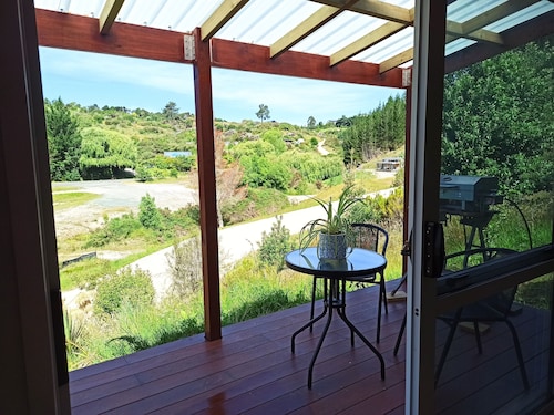 Modern & cosy Motueka Valley studio