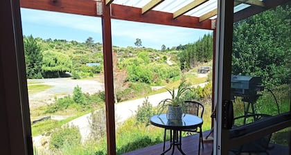 Modern & cosy Motueka Valley studio