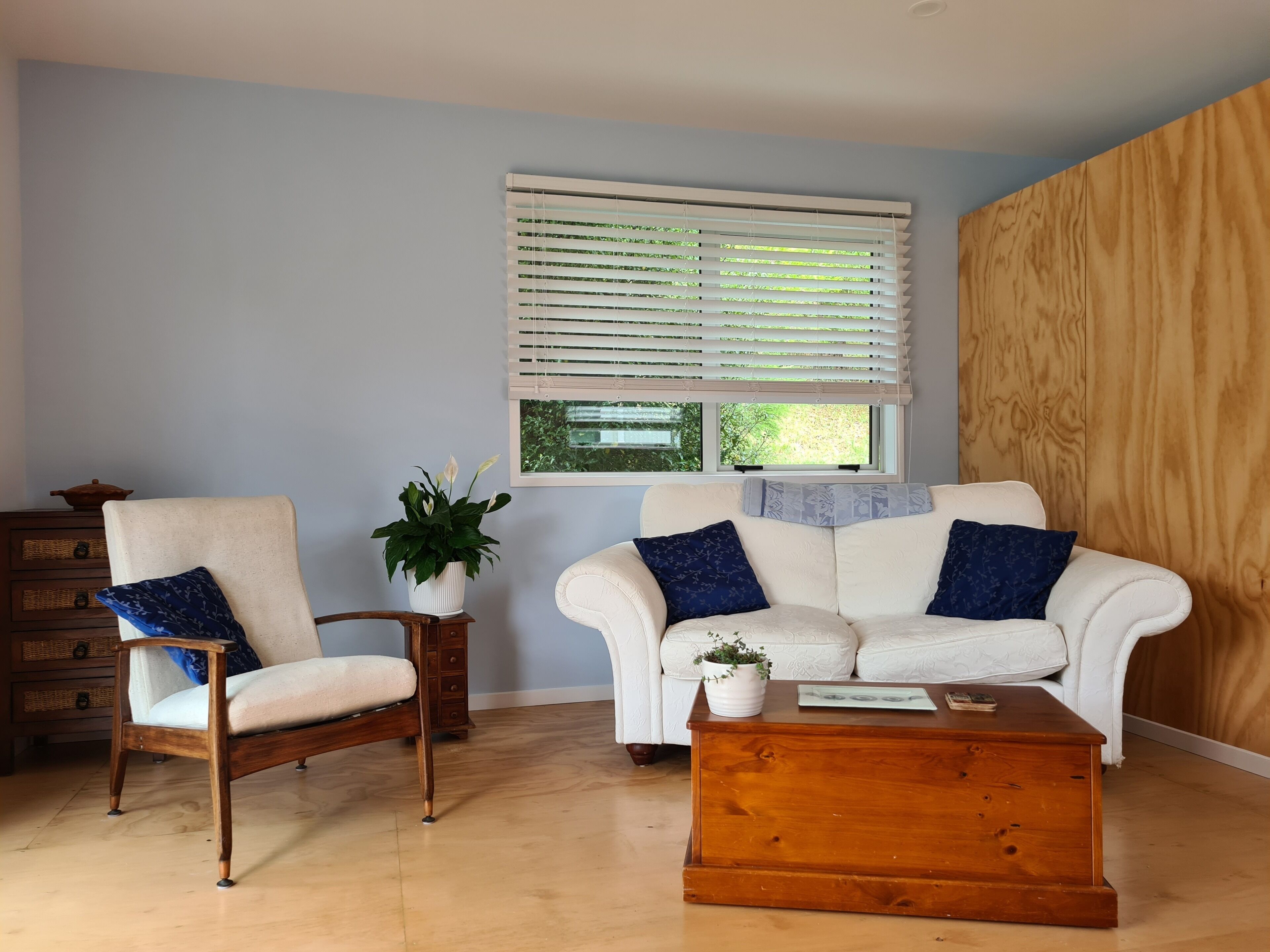 Fernseher, Bücher, Stereoanlage