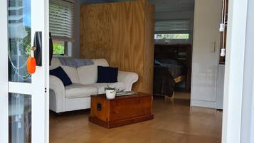 Televisio, kirjoja, stereot