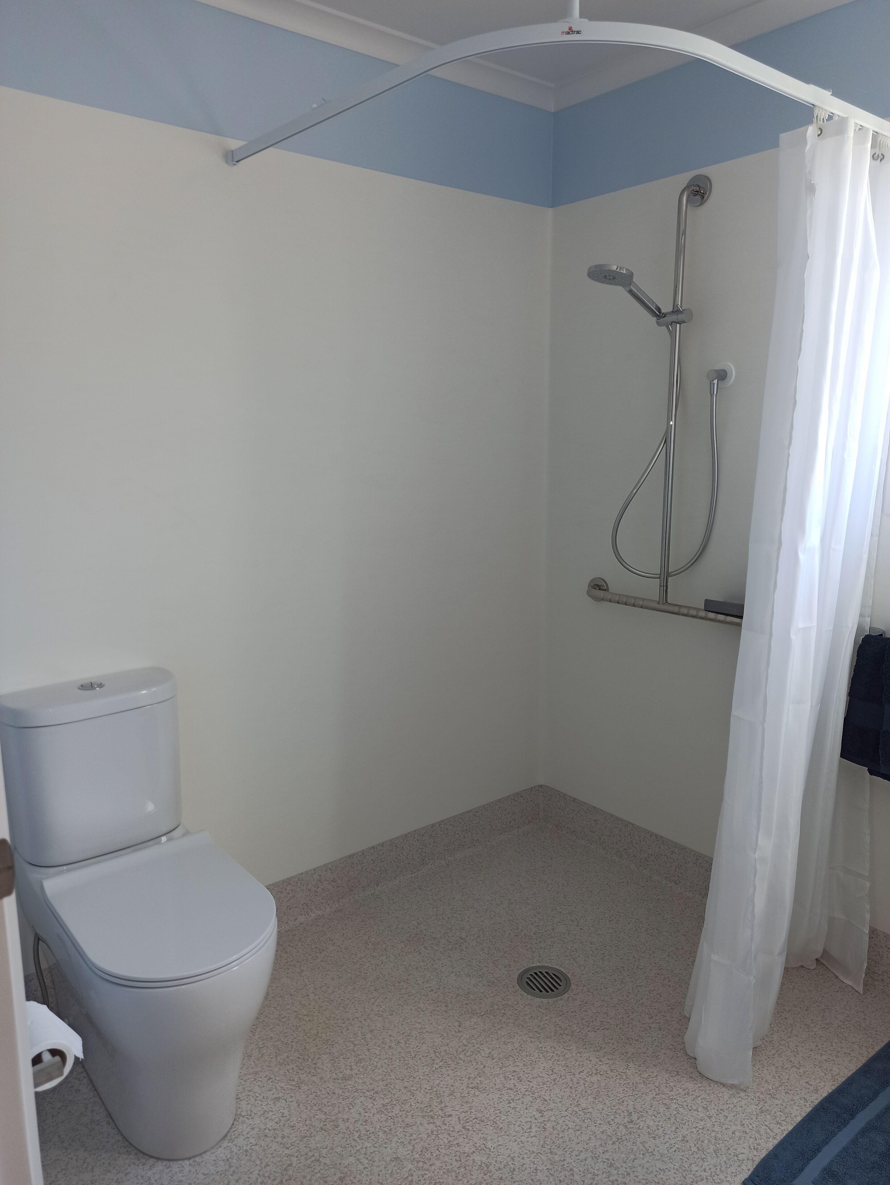 Serviettes fournies, savon, papier toilette