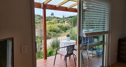 Modern & cosy Motueka Valley studio